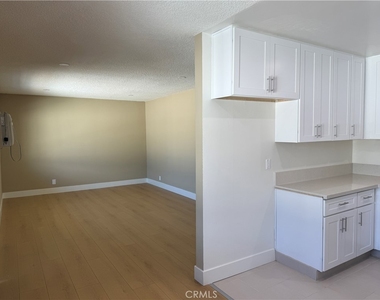 600 E Acacia Avenue - Photo Thumbnail 3