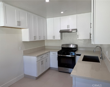 600 E Acacia Avenue - Photo Thumbnail 2
