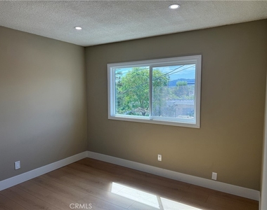 600 E Acacia Avenue - Photo Thumbnail 6