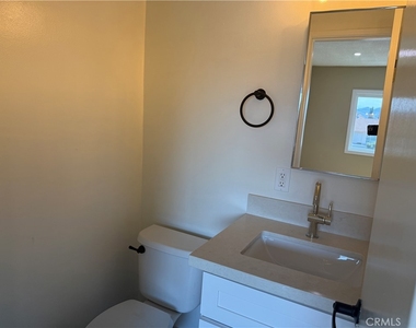 600 E Acacia Avenue - Photo Thumbnail 8
