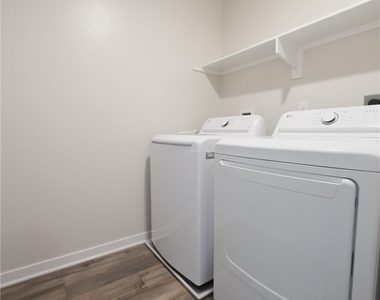 9561 Hannah Way - Photo Thumbnail 17