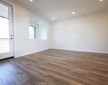 9561 Hannah Way - Photo Thumbnail 5