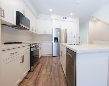 9561 Hannah Way - Photo Thumbnail 1