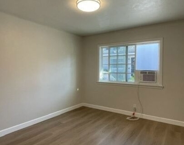 4110 Ocean View Boulevard - Photo Thumbnail 8
