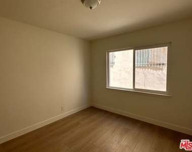517 S Kenmore Avenue - Photo Thumbnail 10