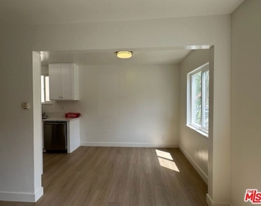 517 S Kenmore Avenue - Photo Thumbnail 4
