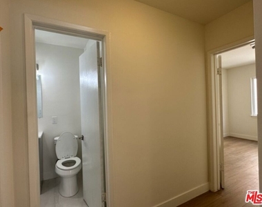 517 S Kenmore Avenue - Photo Thumbnail 9