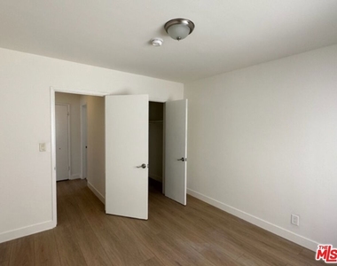 517 S Kenmore Avenue - Photo Thumbnail 11