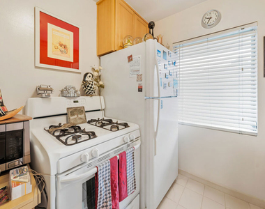 936 N Curson Avenue - Photo Thumbnail 8