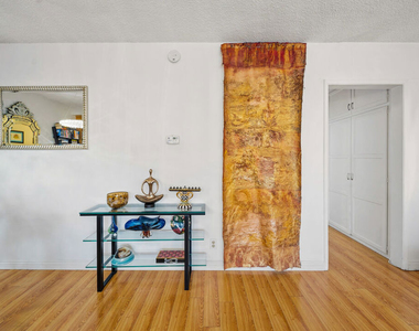 936 N Curson Avenue - Photo Thumbnail 5