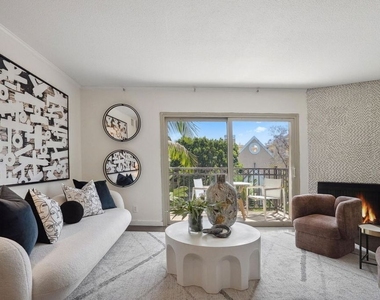141 S Clark Drive - Photo Thumbnail 7