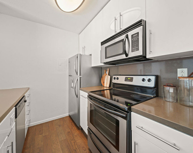 141 S Clark Drive - Photo Thumbnail 8