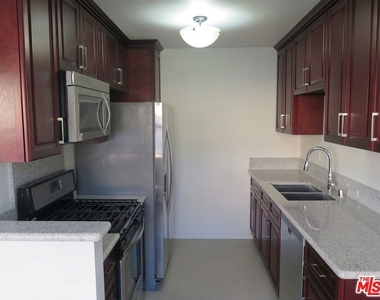 833 N Kingsley Drive - Photo Thumbnail 8