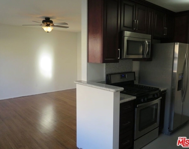 833 N Kingsley Drive - Photo Thumbnail 11
