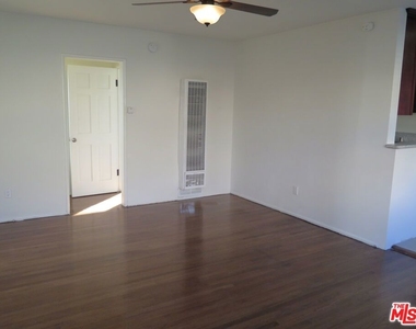 833 N Kingsley Drive - Photo Thumbnail 2