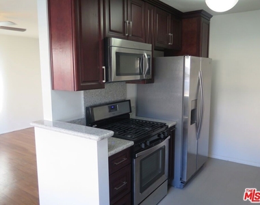 833 N Kingsley Drive - Photo Thumbnail 9