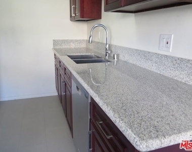 833 N Kingsley Drive - Photo Thumbnail 13