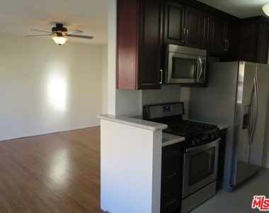 833 N Kingsley Drive - Photo Thumbnail 12