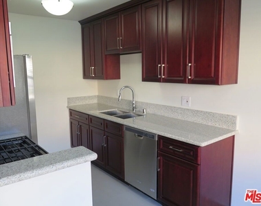 833 N Kingsley Drive - Photo Thumbnail 1