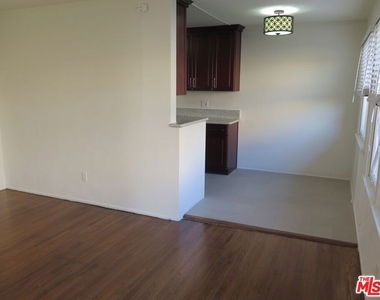 833 N Kingsley Drive - Photo Thumbnail 3