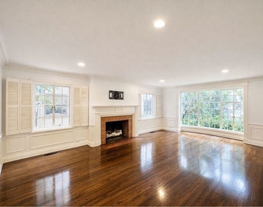214 S Spalding Drive - Photo Thumbnail 4