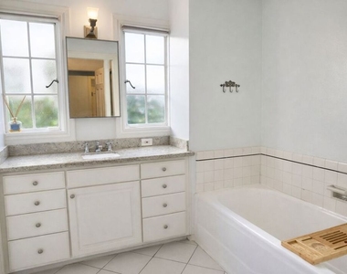 214 S Spalding Drive - Photo Thumbnail 11