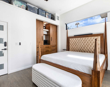 1205 N Genesee Avenue - Photo Thumbnail 12