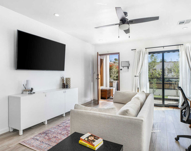 1205 N Genesee Avenue - Photo Thumbnail 8