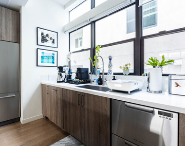 7584 W Skye Way - Photo Thumbnail 6