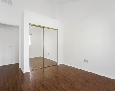 1753 N Kenmore Avenue - Photo Thumbnail 19