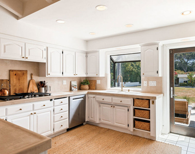 29328 Heathercliff Road - Photo Thumbnail 15