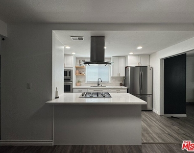9725 Kimberly Avenue - Photo Thumbnail 5