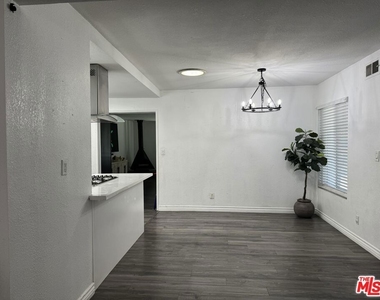 9725 Kimberly Avenue - Photo Thumbnail 2