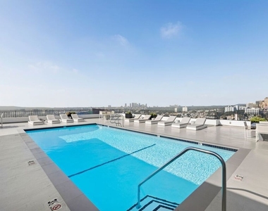 1100 Alta Loma Road - Photo Thumbnail 18
