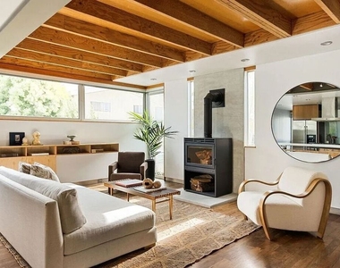 724 1/2 Superba Avenue - Photo Thumbnail 4