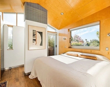 724 1/2 Superba Avenue - Photo Thumbnail 7