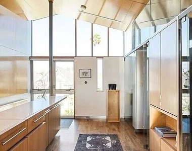 724 1/2 Superba Avenue - Photo Thumbnail 6