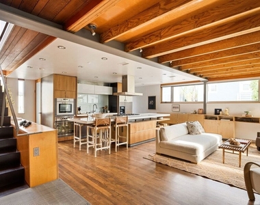 724 1/2 Superba Avenue - Photo Thumbnail 1