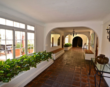 1345 N Hayworth Avenue - Photo Thumbnail 5