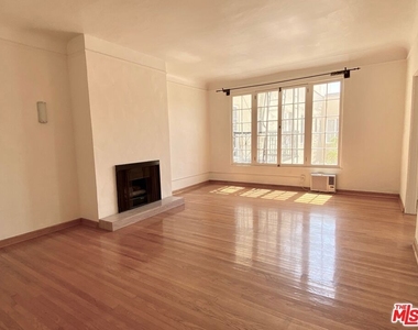1345 N Hayworth Avenue - Photo Thumbnail 7