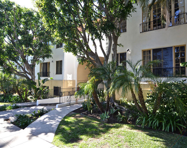 1345 N Hayworth Avenue - Photo Thumbnail 1