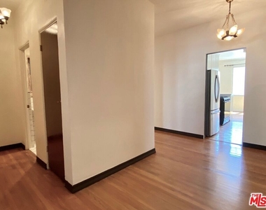 1345 N Hayworth Avenue - Photo Thumbnail 6