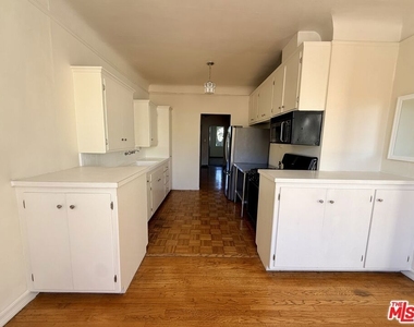 1345 N Hayworth Avenue - Photo Thumbnail 8
