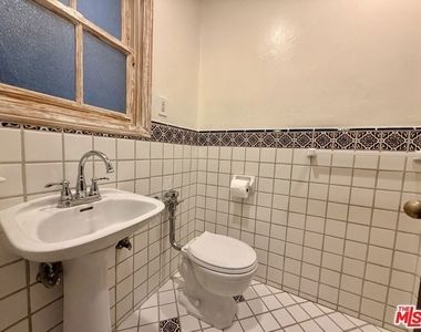 1345 N Hayworth Avenue - Photo Thumbnail 12