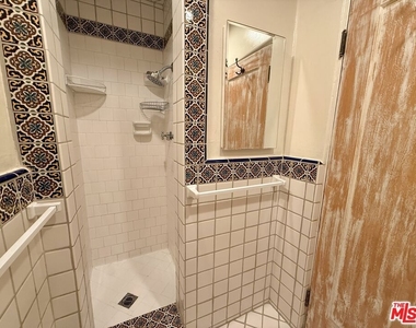 1345 N Hayworth Avenue - Photo Thumbnail 13