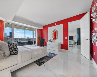 6250 Hollywood Boulevard - Photo Thumbnail 17