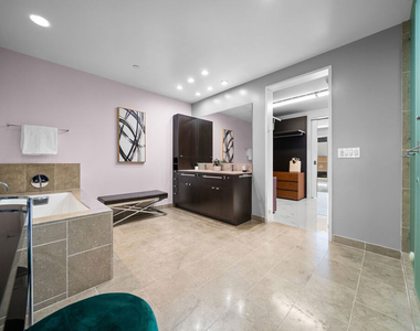 6250 Hollywood Boulevard - Photo Thumbnail 27