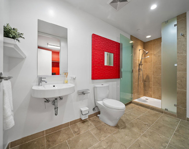 6250 Hollywood Boulevard - Photo Thumbnail 20