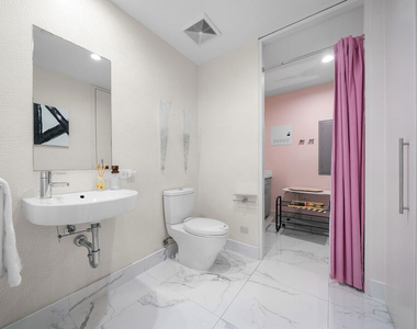 6250 Hollywood Boulevard - Photo Thumbnail 3