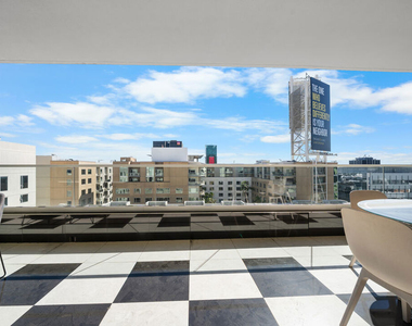 6250 Hollywood Boulevard - Photo Thumbnail 31